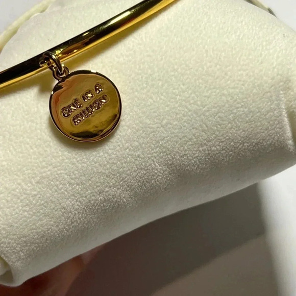 Kate Spade One in a Million Bangle Initial R nwt - Picture 4 of 8